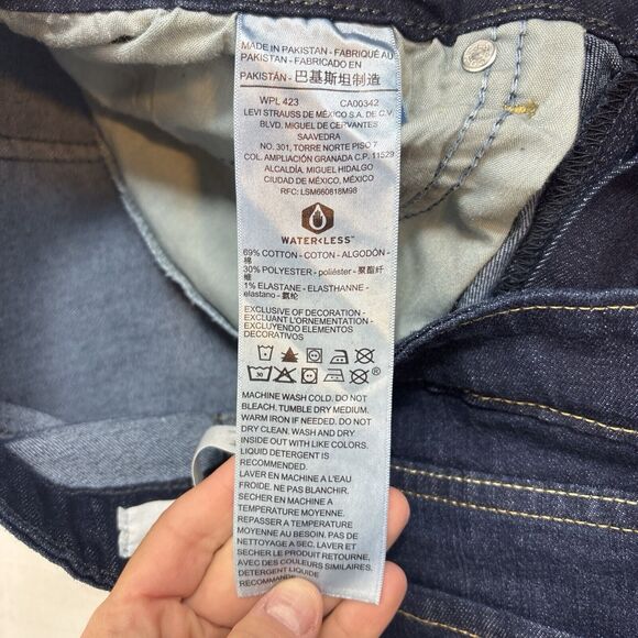 Signature By Levi Strauss Mid Rise Bootcut Women's Dark Wash Jeans Size 33x32EUC - Picture 8 of 12